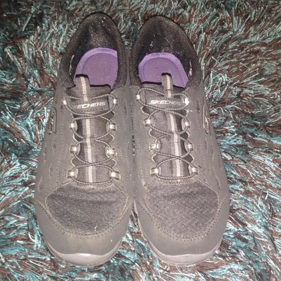 ladies black skechers size 8